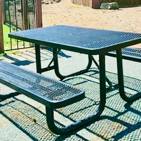 Picnic-Table